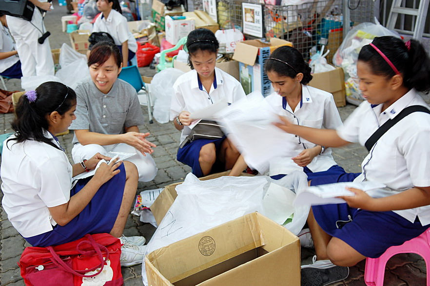 Yishun Sec School Students Visit Recycling Station