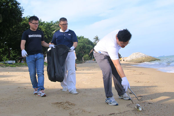 Tzu Chi’s Youth Volunteers Help Clean Up East Coast Beach